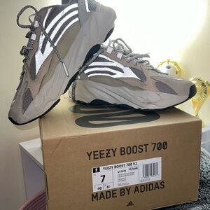 Yeezy boost 700 size 7 in men 8.5 in women.